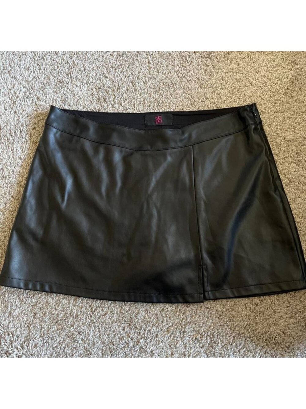 Black faux leather mini skirt with zipper closure #punk